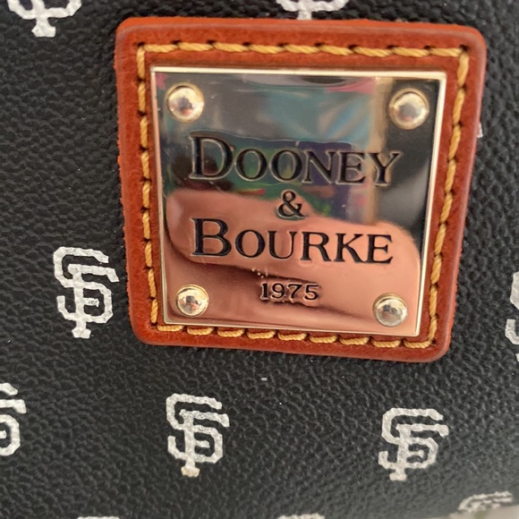 Dooney & Bourke Giants edition purse - Picture 3 of 16
